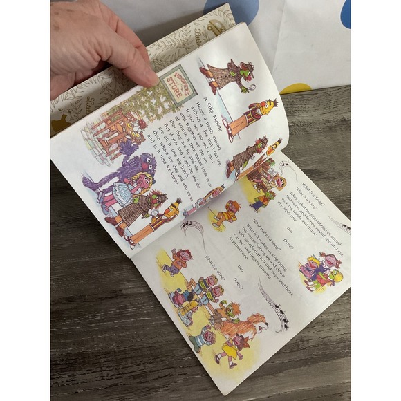 1984 Golden Book “I Think That It Is Wonderful” Sesame Street - Picture 6 of 10